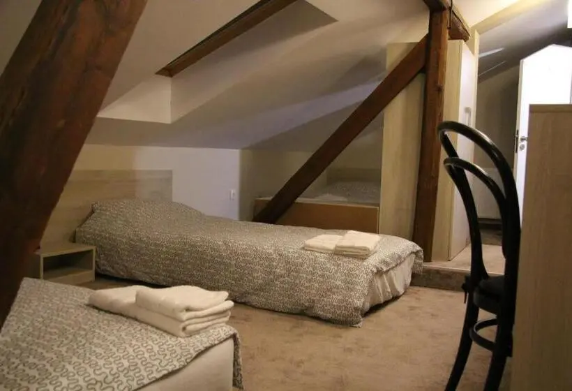 اتاق استاندارد چهار تخته, La Maison Ruse