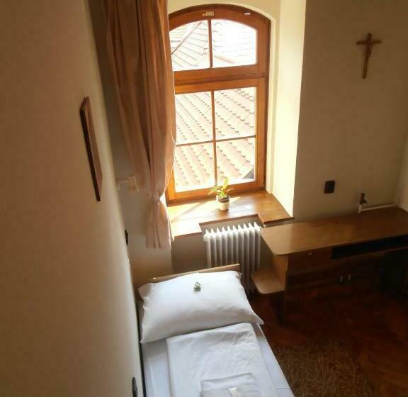 חדר סטנדרט יחיד, Martineum Felnőttképző Akadémia