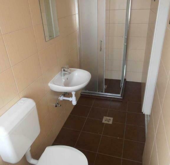 חדר סטנדרט יחיד, Martineum Felnőttképző Akadémia