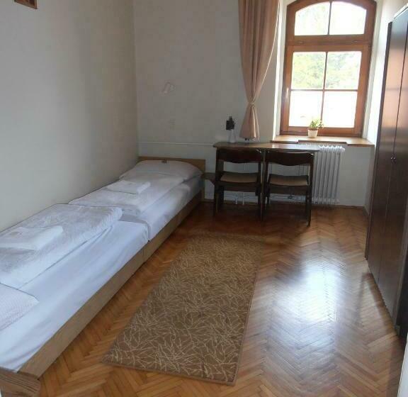 חדר סטנדרט, Martineum Felnőttképző Akadémia