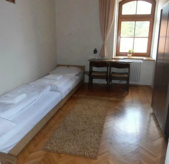 اتاق استاندارد, Martineum Felnőttképző Akadémia