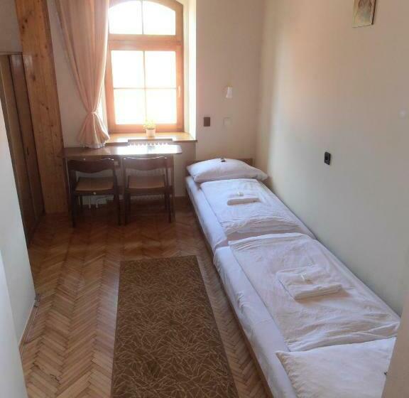 חדר סטנדרט, Martineum Felnőttképző Akadémia