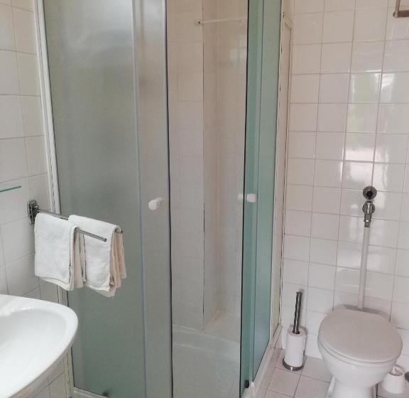 اتاق استاندارد سه نفره, Eden Panzió