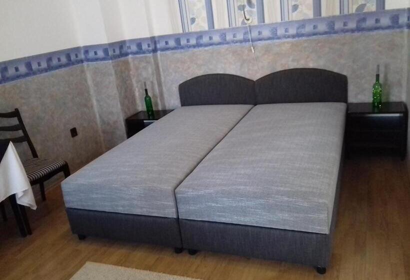 اتاق استاندارد سه نفره, Eden Panzió