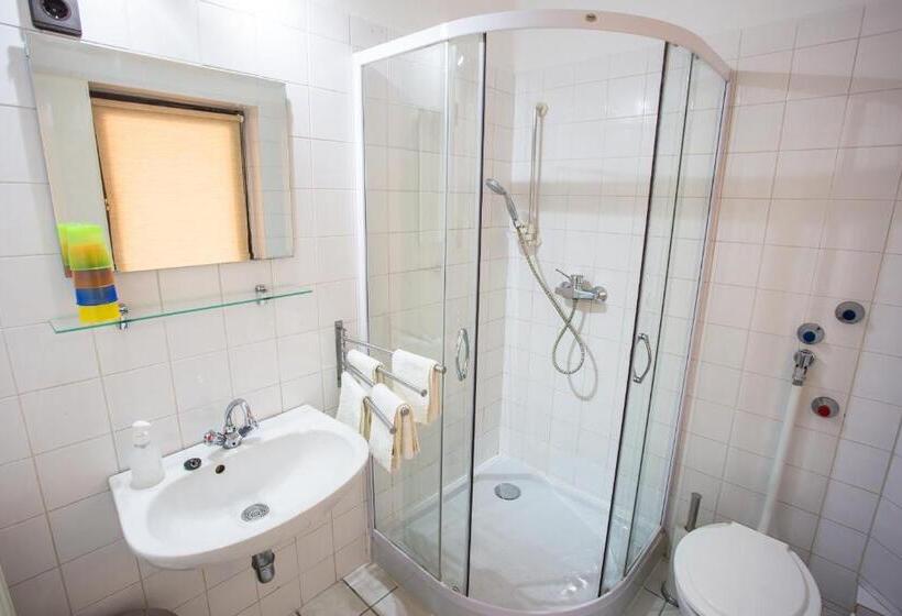 اتاق استاندارد چهار تخته, Eden Panzió