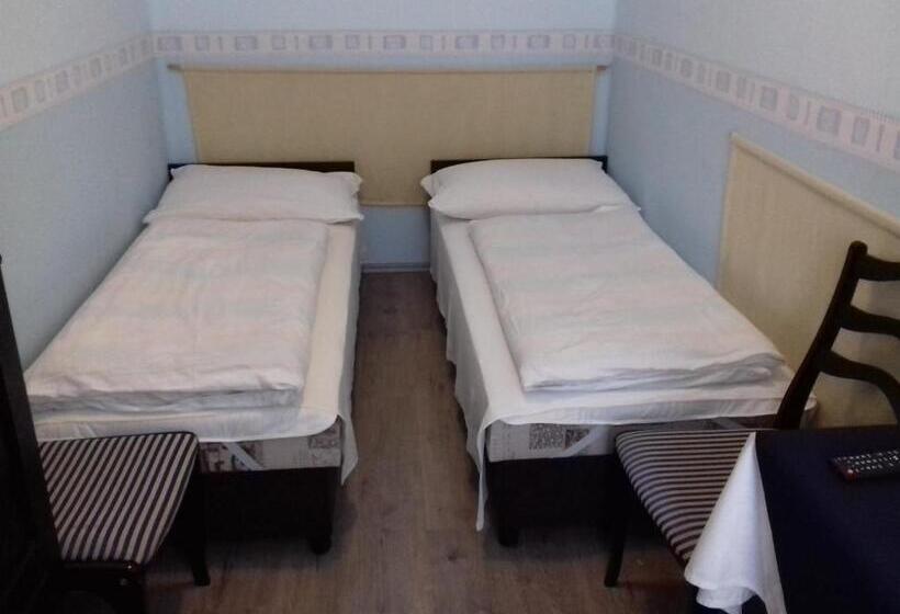 اتاق استاندارد چهار تخته, Eden Panzió