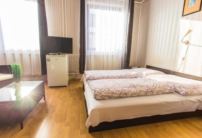 اتاق پنجتخته استاندارد, Eden Panzió