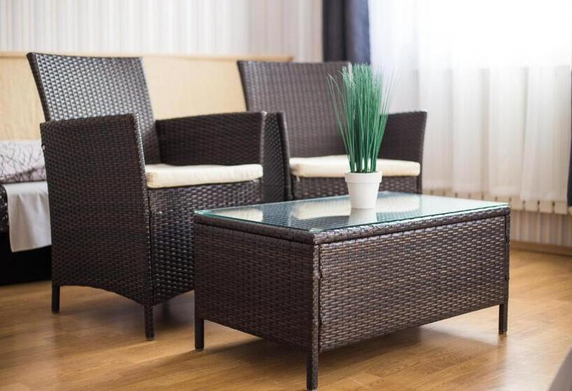 اتاق پنجتخته استاندارد, Eden Panzió