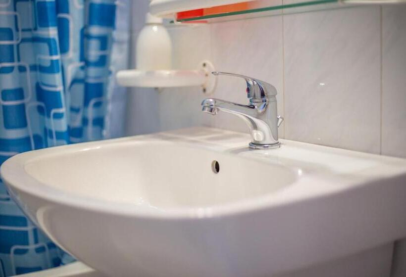 اتاق استاندارد سه نفره, Eden Panzió