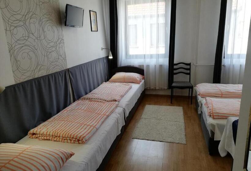 اتاق استاندارد چهار تخته, Eden Panzió