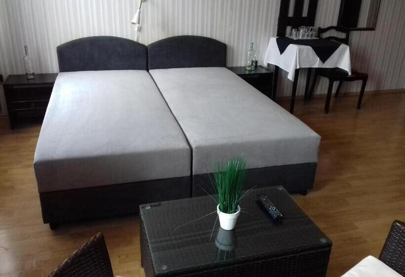 اتاق پنجتخته استاندارد, Eden Panzió