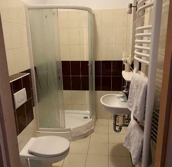 高级大房间, Hét Pecsét Fogadó étterem