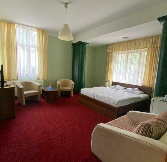 高级大房间, Hét Pecsét Fogadó étterem