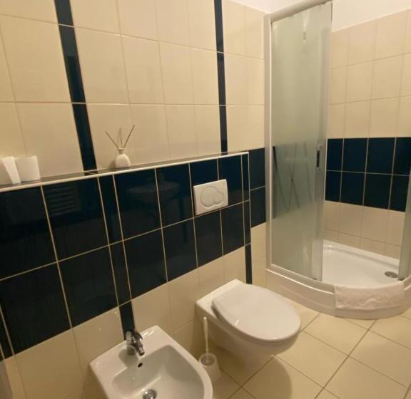 高级大房间, Hét Pecsét Fogadó étterem