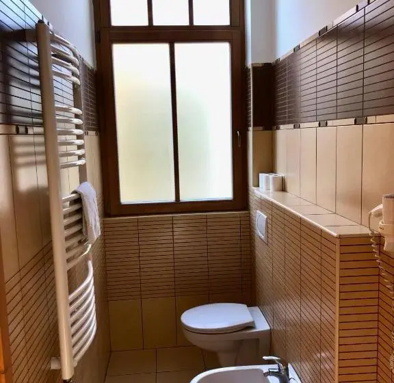 スタンダードシングルルーム, Hét Pecsét Fogadó étterem
