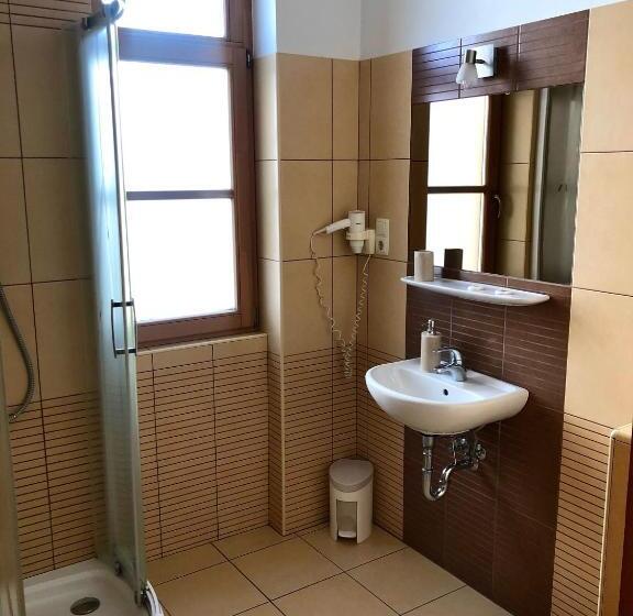 豪华房间, Hét Pecsét Fogadó étterem