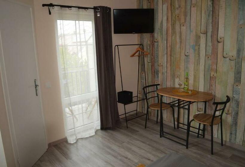 דירת חדר עם טרסה, Rebeka Panzió