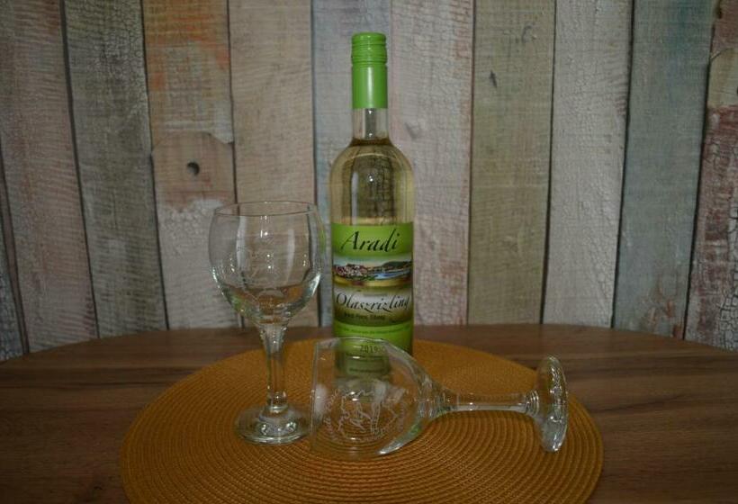 דירת חדר עם טרסה, Rebeka Panzió