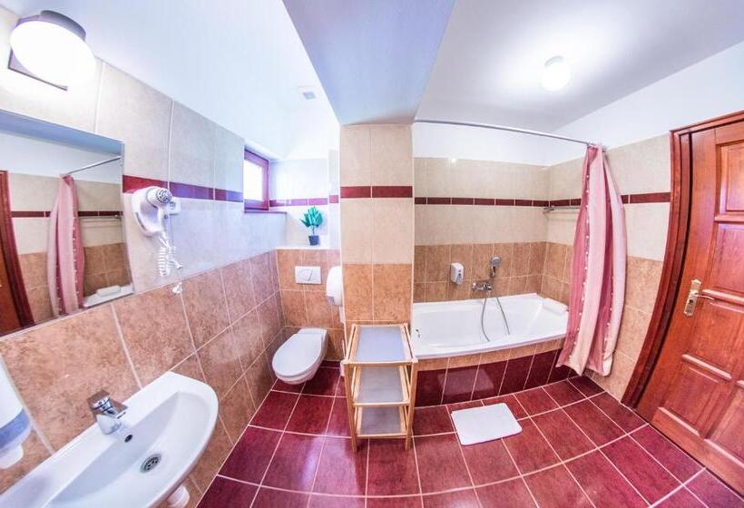 디럭스 패밀리 룸, Borhotel Sziluett Farkasmály