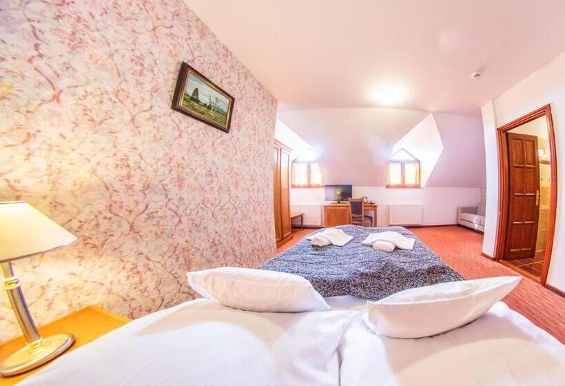 이그제큐티브 트리플, Borhotel Sziluett Farkasmály