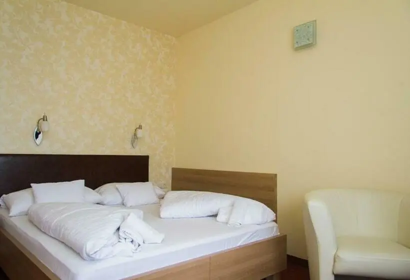 Standard Room, Corvina Hotel Restaurant