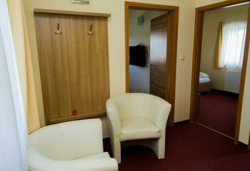 スタンダード４人部屋, Corvina Hotel Restaurant