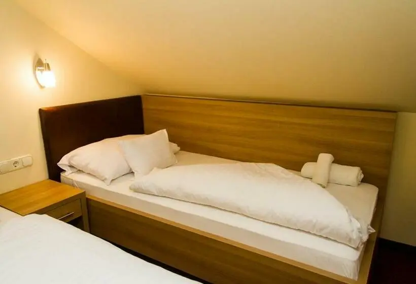 Standard Triple Room, Corvina Hotel Restaurant