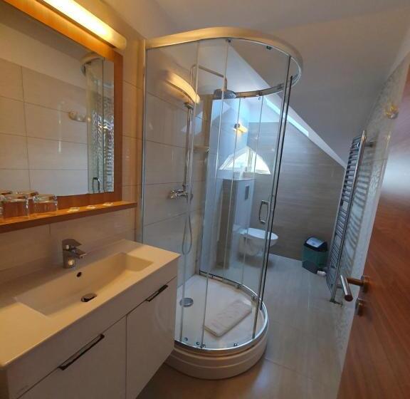 スタンダードトリプルルーム, Corvina Hotel Restaurant