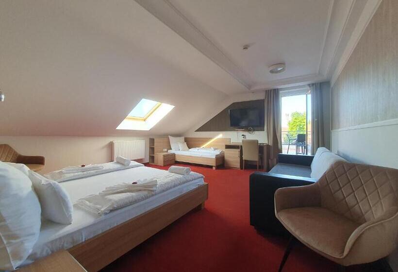 スタンダードトリプルルーム, Corvina Hotel Restaurant