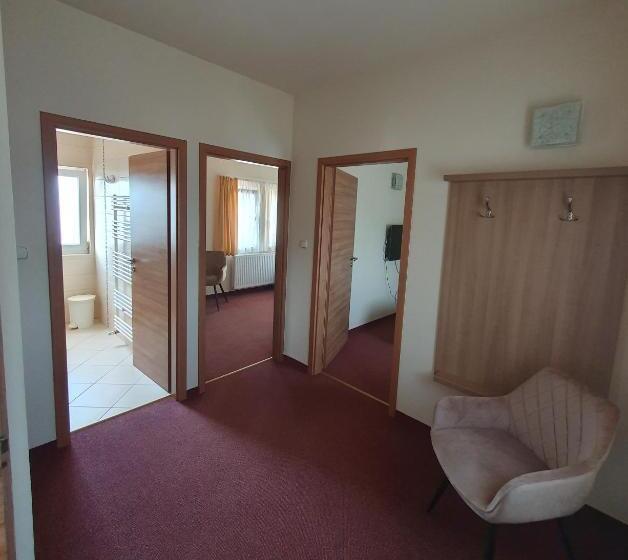 スタンダード４人部屋, Corvina Hotel Restaurant