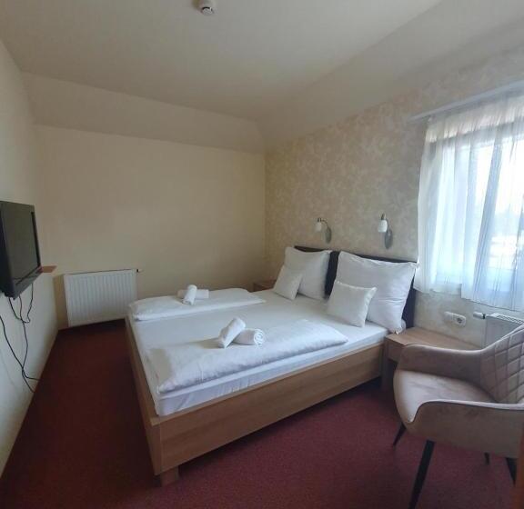 スタンダード４人部屋, Corvina Hotel Restaurant