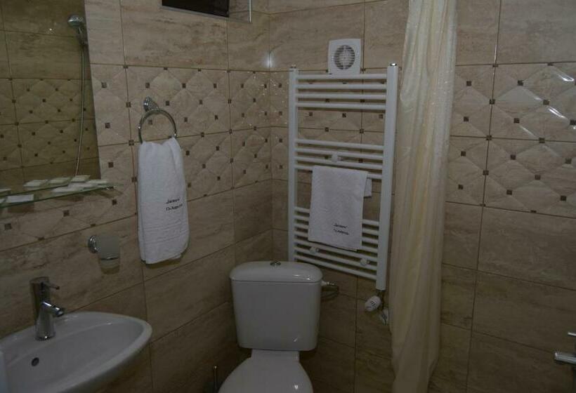 غرفة قياسية رباعية مزودة بشُرفة, Family Hotel Balkana