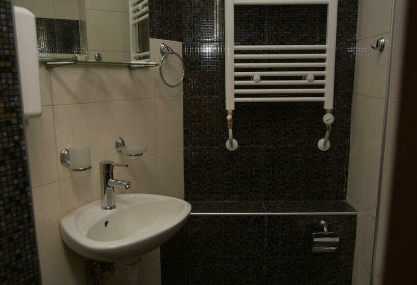 غرفة قياسية مزوَّدة بشُرفة, Family Hotel Balkana