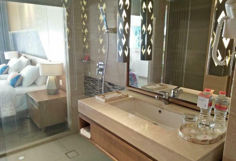 غرفة ديلوكس سرير كينج, Aruna Senggigi Resort & Convention