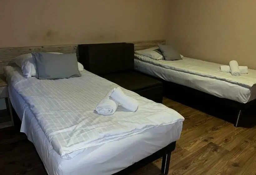 Perhehuone, Kenguru Panzió