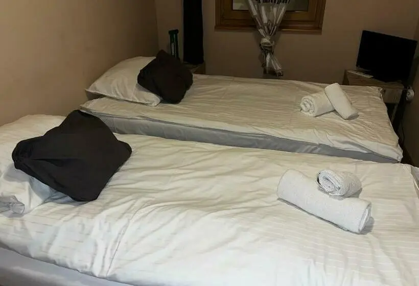 Perhehuone, Kenguru Panzió