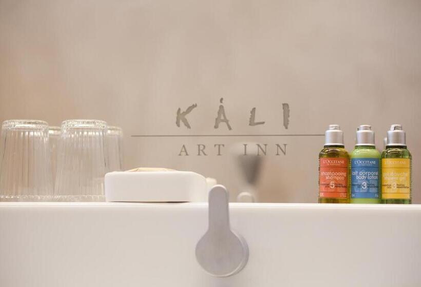 חדר משפחתי, Káli Art Inn