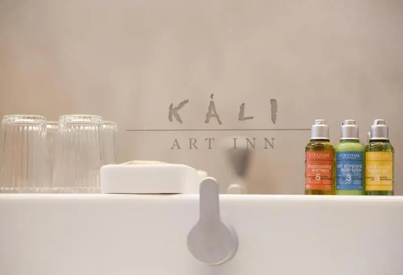 Perhehuone, Káli Art Inn