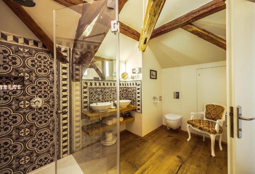 جناح إدارى, Káli Art Inn