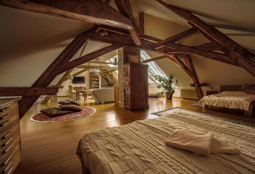 جناح إدارى, Káli Art Inn