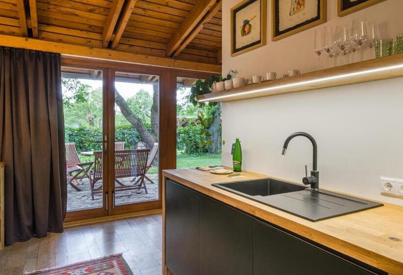 شقة غرفتين, Káli Art Inn