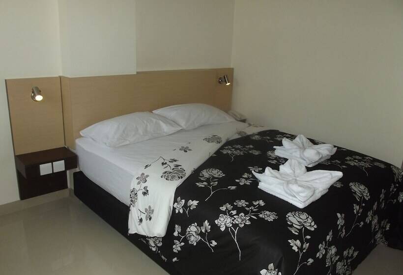 غرفة ديلوكس, Manado Inn