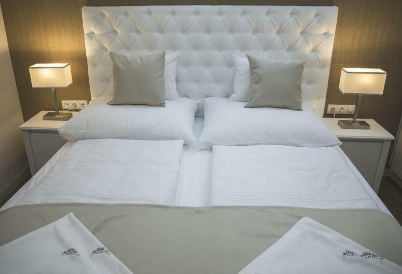 Классический Номер, Munkácsy