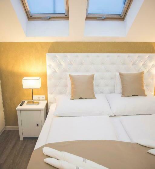 Классический Номер, Munkácsy