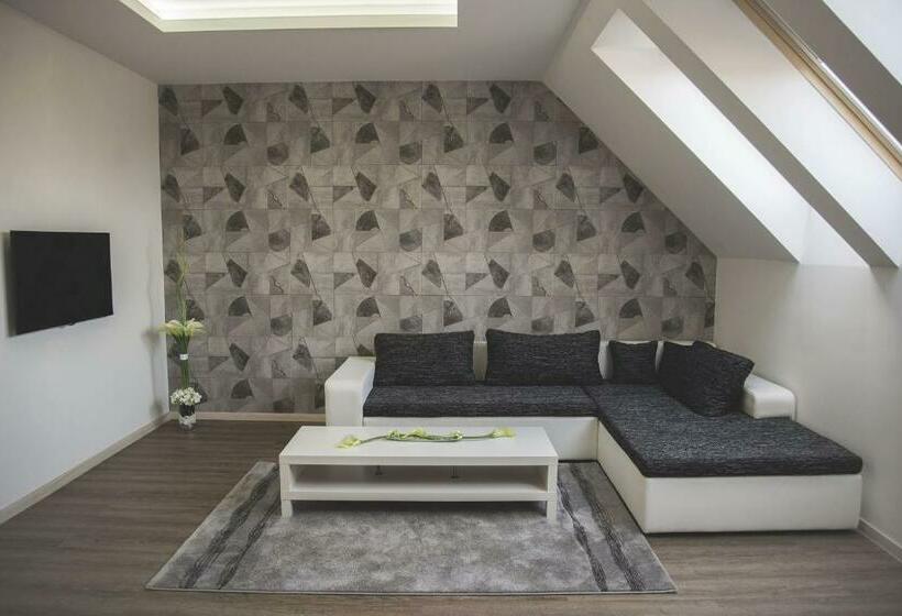 Люкс Повышенной Комфортности, Munkácsy