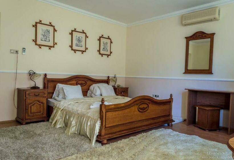 带2个卧室的套房, Parish Bull