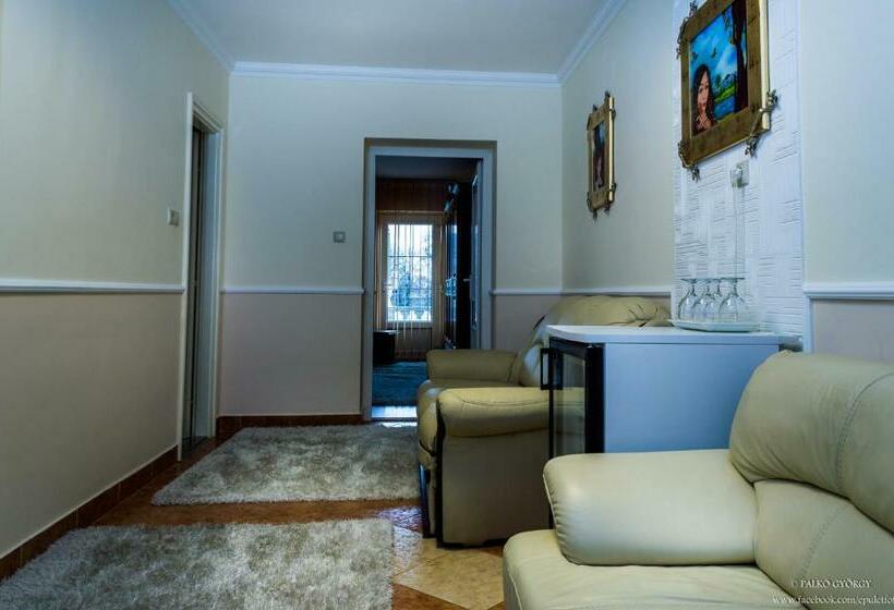 带2个卧室的套房, Parish Bull