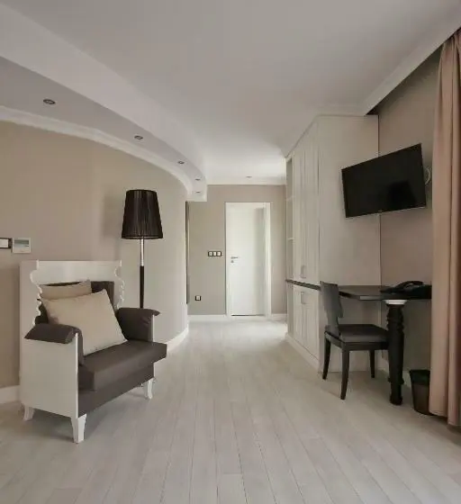 سوییت جونیور با بالکن, Residence House Ruse