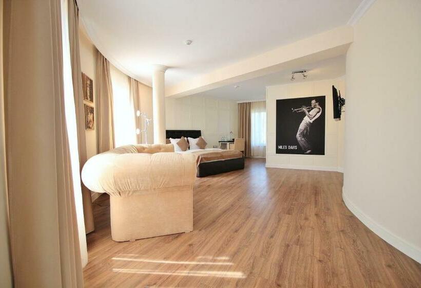 디럭스 주니어 스위트, Residence House Ruse