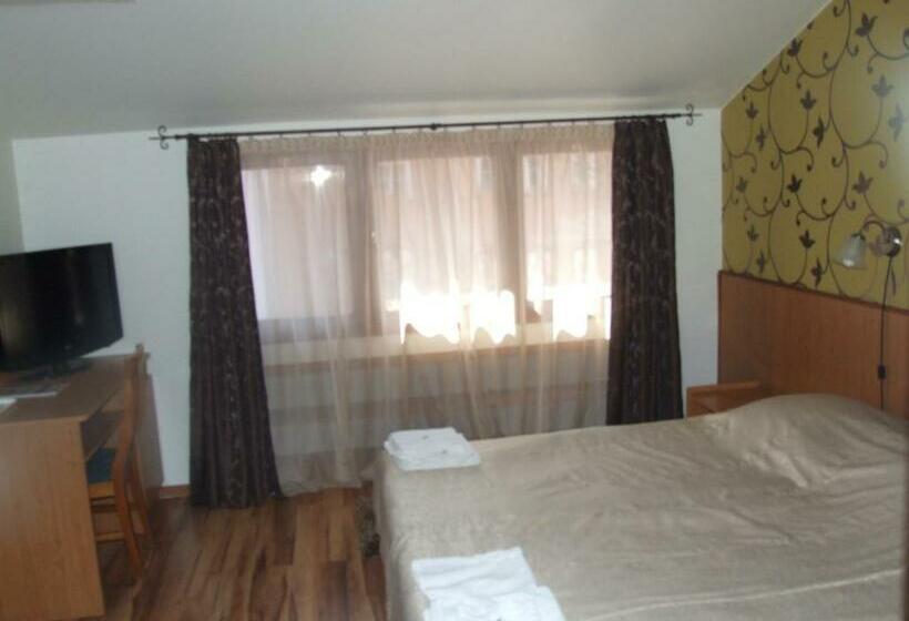 חדר סטנדרט לשלושה, Rákóczi Panzió